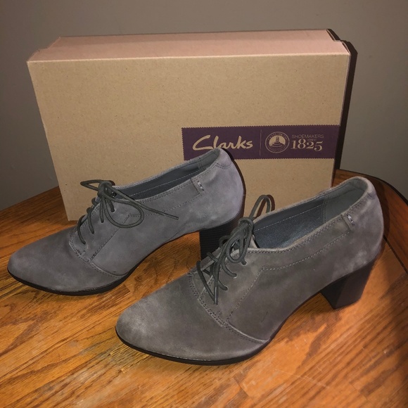 Clarks Shoes - CLARKS Women's Araya Hale Lace Up Shoe-Gray- NEW!!